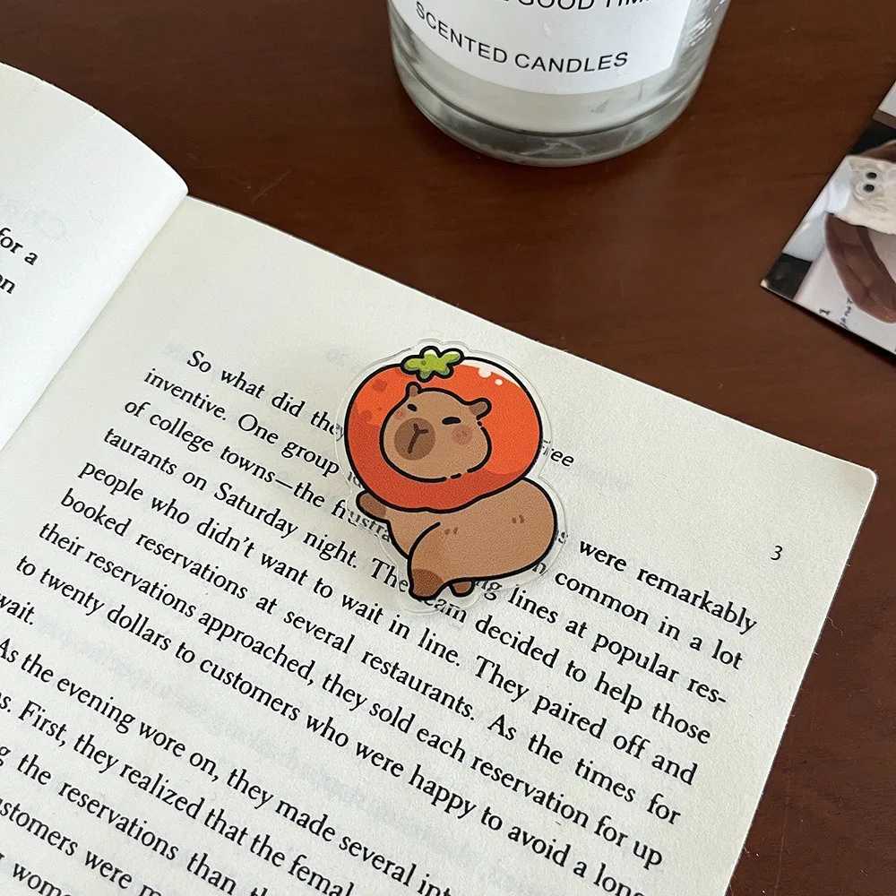 Exquisite Breastpin Acrylic Capybara Pin Kapibara Cute Fruit Capybara Brooch Creative Orange Animal Capibara Badge Skiing W240815