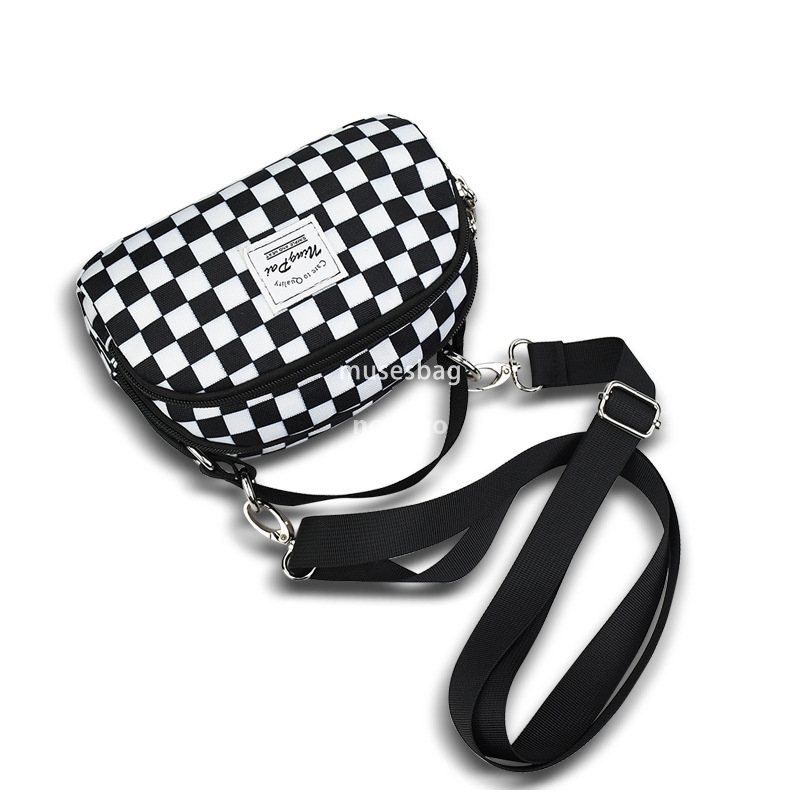 Casual simple hand bill of lading shoulder bag with Korean version of black and white checkerboard crossbody bag ins trend student small bag