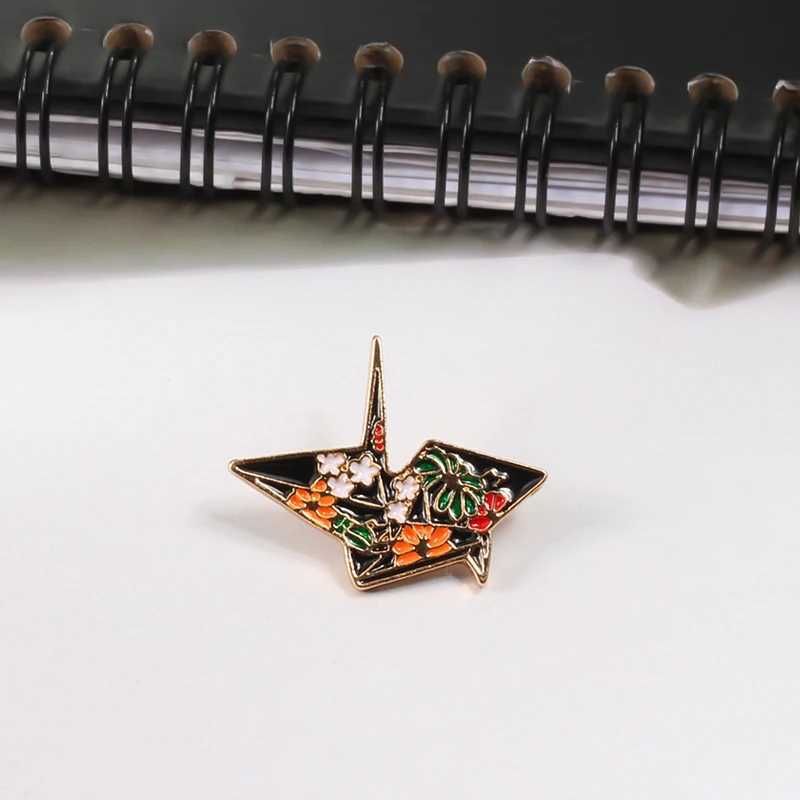 Fun Game Enamel Pin Cute Balloon Joker Rubiks Cube Folding Crane Childrens Friends Brooch Clothing Collar Pin Badge Fashion Jewelry W240815