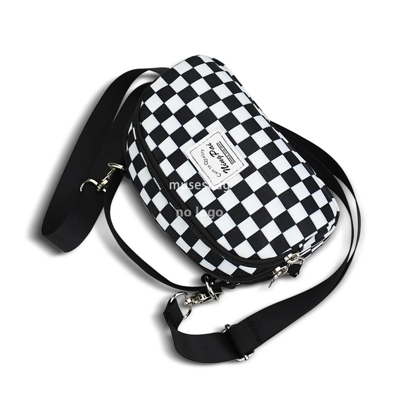 Casual simple hand bill of lading shoulder bag with Korean version of black and white checkerboard crossbody bag ins trend student small bag