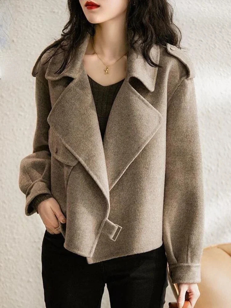 Winter womens jacket fashionable warm casual short sleeved autumn and winter wool coat 240814