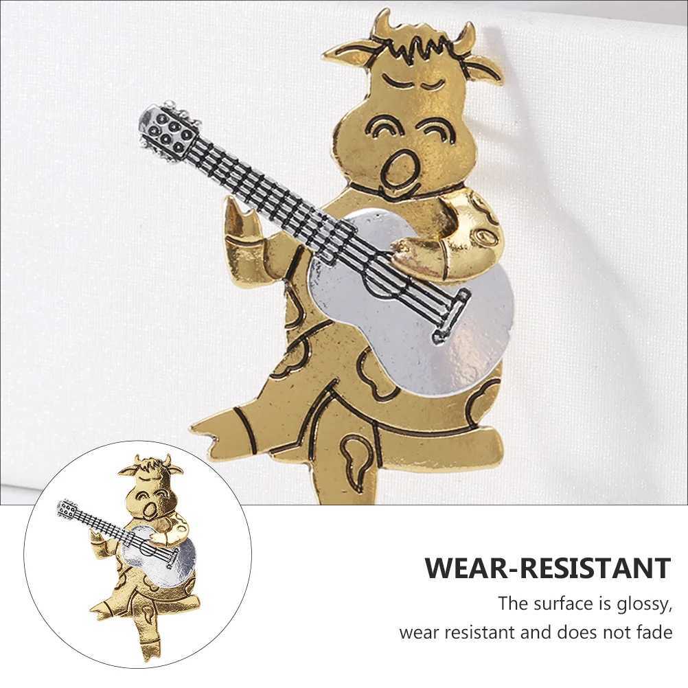 Model pin Brooch Miss cartoon style cow guitar alloy clothing decoration brooch creative W240815