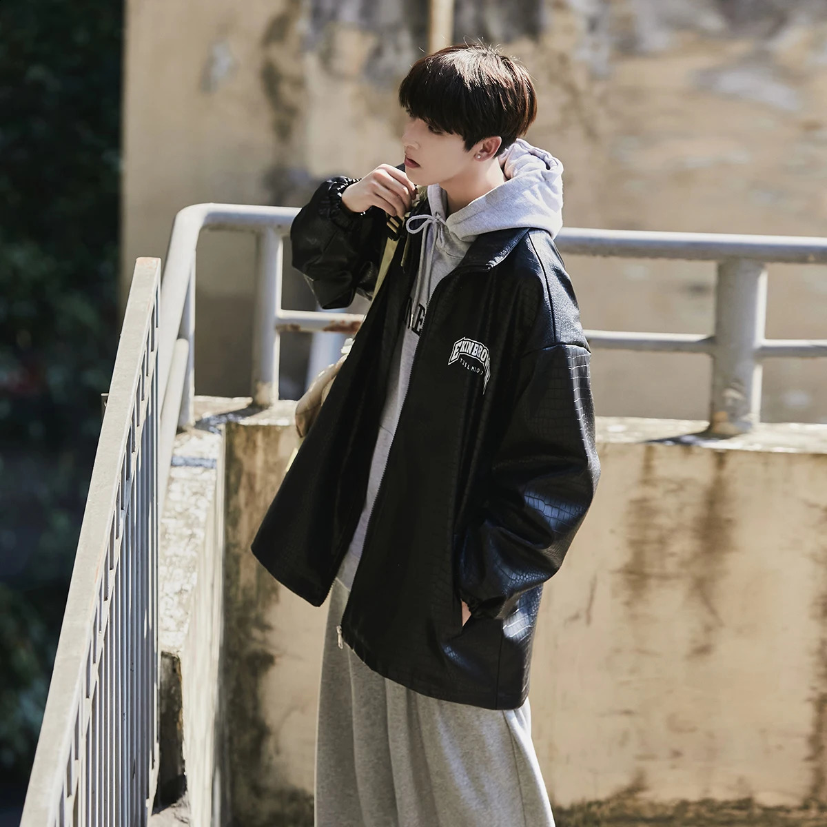 Mens Pu Leather Jacket Harajuku Retro Motorcycle Loose Couple Coat Letter Print Lapel Bomber Outwear Y2k Streetwear 240809