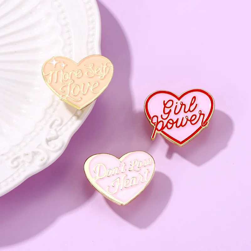 New fashion cute pink heart-shaped brooch for women unisex metal English letter lapel brooch bag clothing version brooch gift W240815