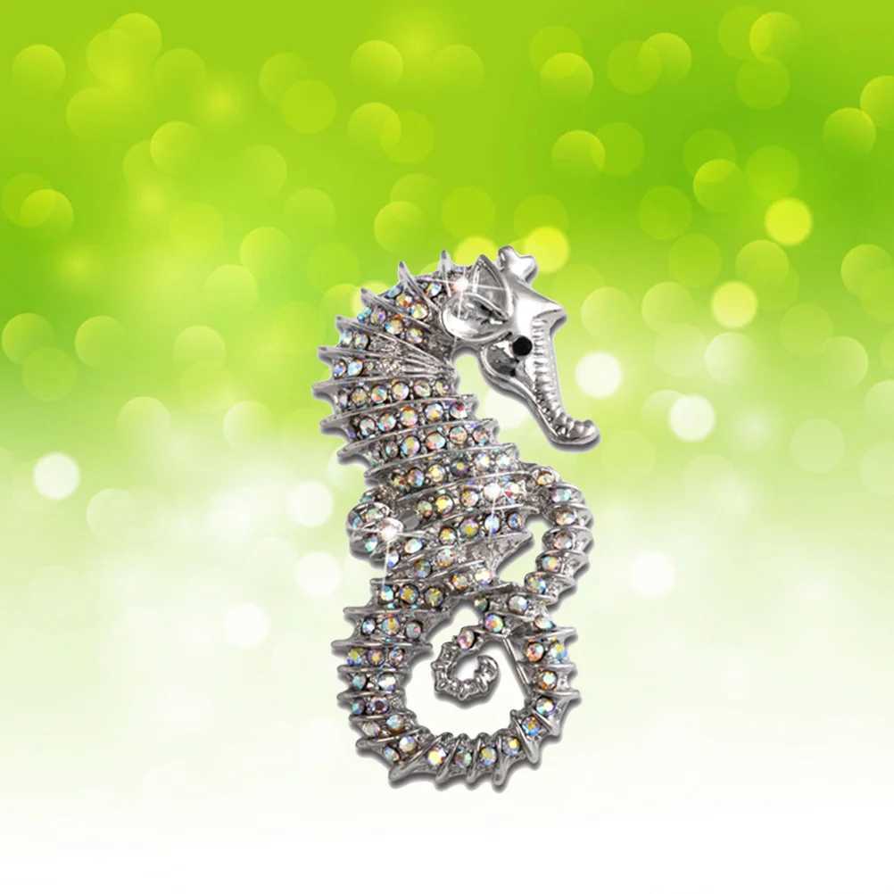 Rhinestone brooch seahorse womens brooch popular in Europe and America W240815