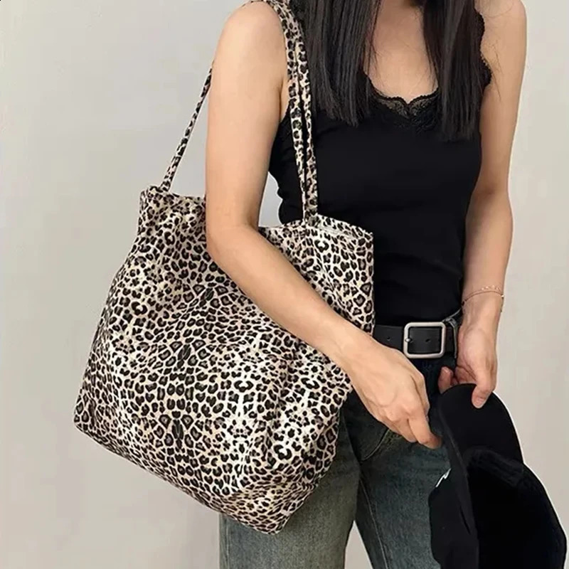 Fashion Womens Bag Leopard Pattern Crossbody Handbag Large Capacity Shoulder Shopping Simple Canvas Female Bags 240814