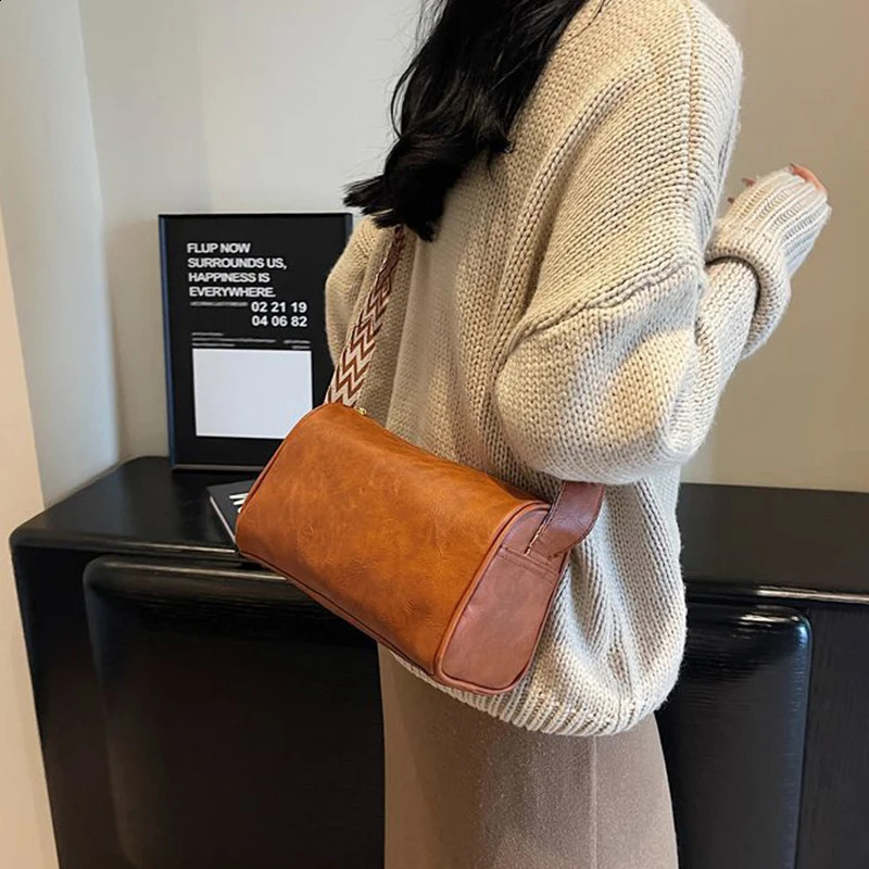 High Quality PU Leather Wide Shoulder Strap Bag Women Vintage Ladies Small Handbag Pillow Messenger Crossbody 240814