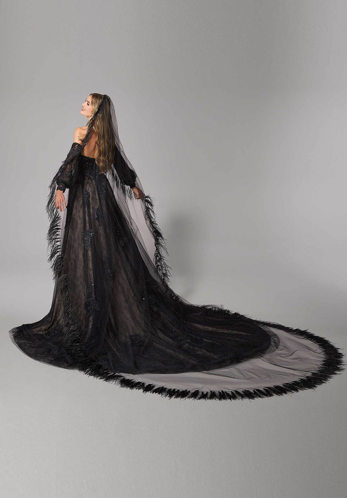 Luxury Wedding Veil Feather One Layer Long Cathedral Length Veils Applique Edge Custom Made Bridal Accessories High Quality