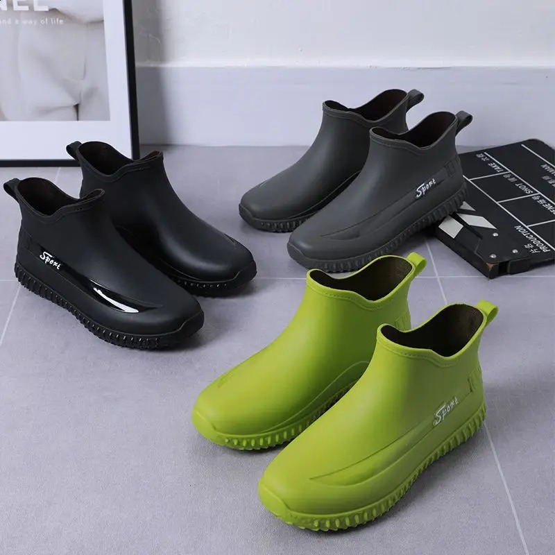 Fashionable short rain mens boots anti slip and waterproof kitchen rubber shoes car wash shoes water-resistant shoes and cotton winter shoes 240821