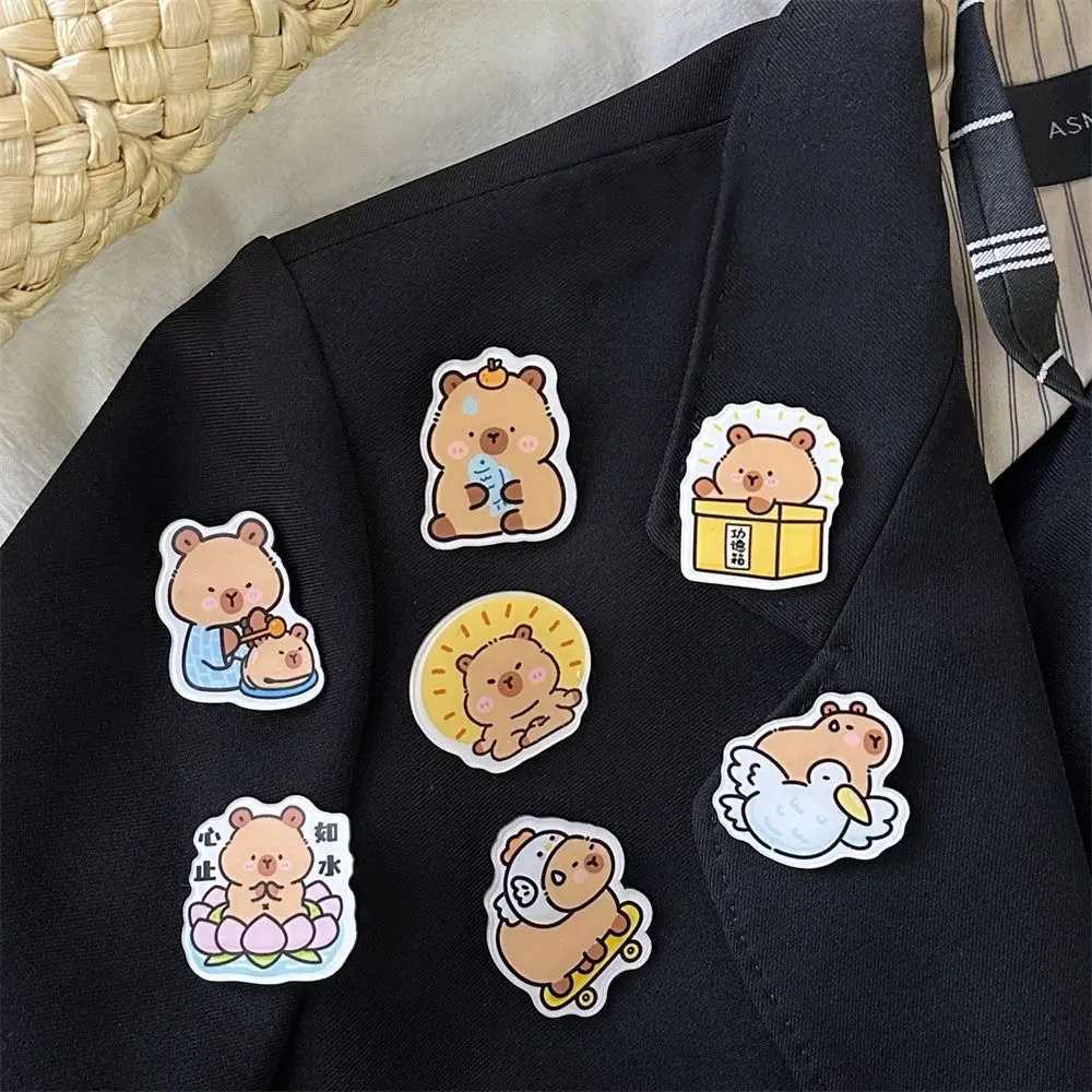 Exquisite Breastpin Burger Capybara Brooch Kapibara Cute Animal Badge Collar Kawaii Acrylic Capybara Pin Girl W240815