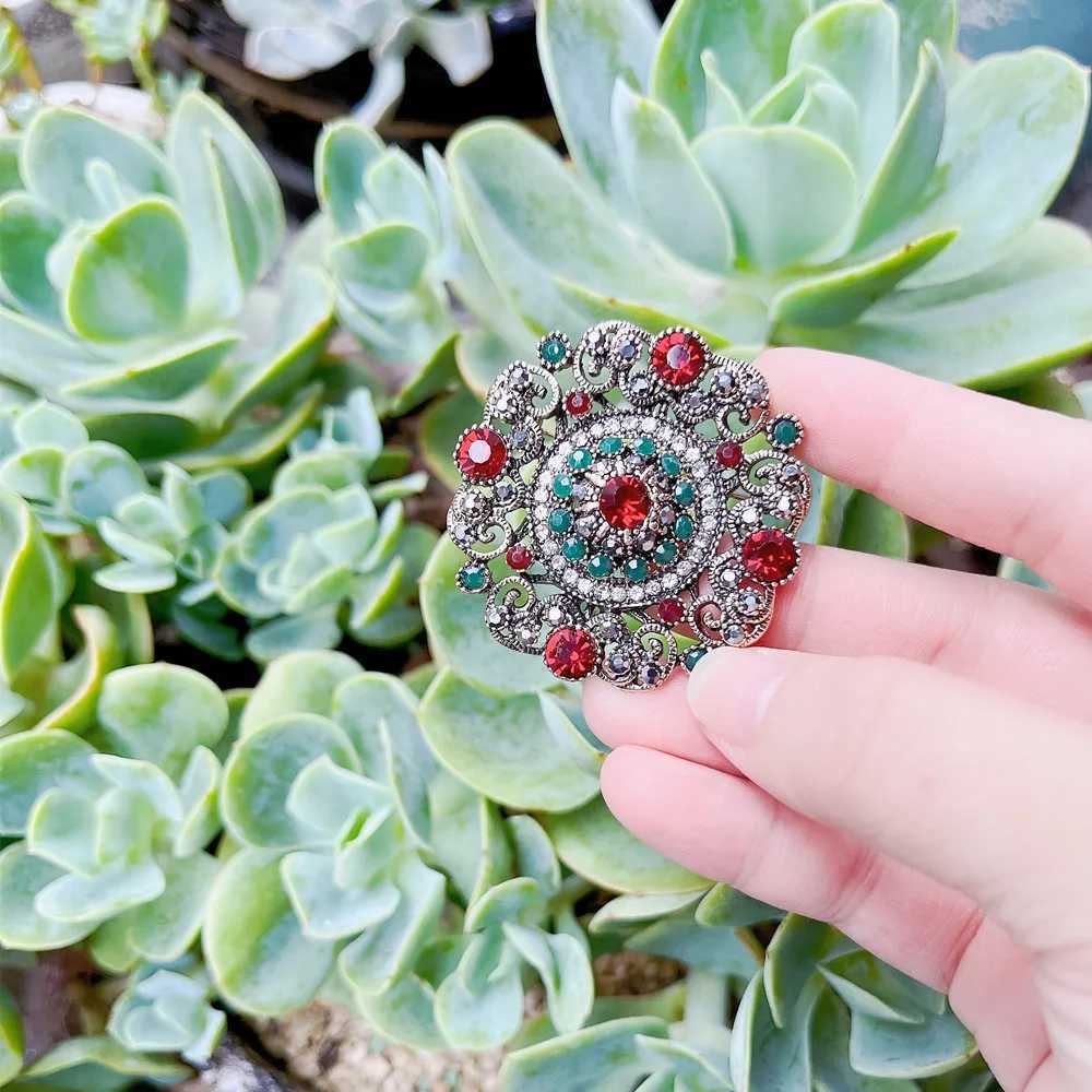 Neovison high-quality Trkiye brooch suitable for delicate women antique gold antique round resin flower brooch body jewelry W240815