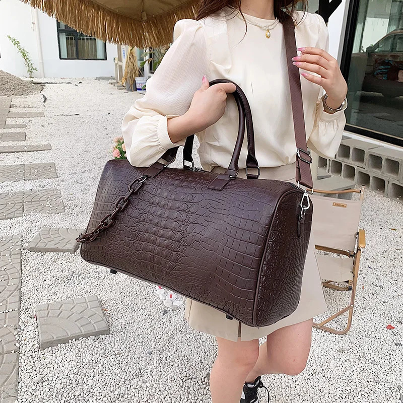 Fashion Travel Bags For Women Punk Style Chain Shoulder Bag Large Capacity Handbag Tote Female Alligator Messenger Bag 240815
