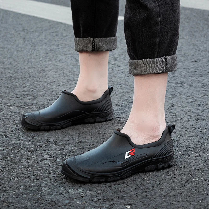 Fashion mens low top outdoor anti slip soft sole low cut rain boots kitchen work rubber shoes mens rain boots 240821