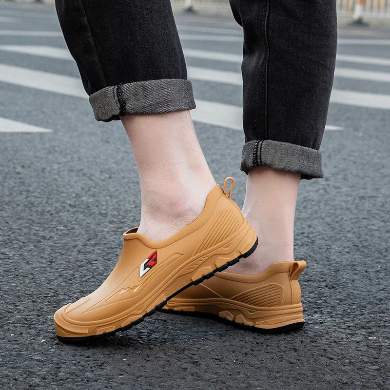Fashion mens low top outdoor anti slip soft sole low cut rain boots kitchen work rubber shoes mens rain boots 240821