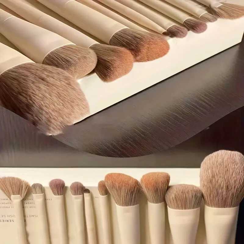 10 pieces of advanced cosmetic brush set Basic mixed brush eye shadow facial powder blusher concealer Highlight cosmetic tool W240814