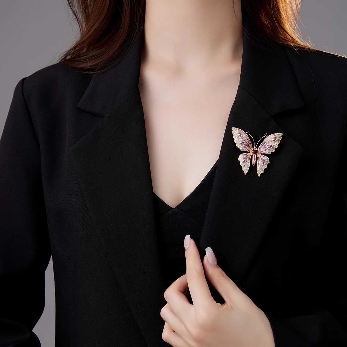 SUYU 2023 Autumn Insect Series Fashion Butterfly Gradient Womens Luxury Plush Elegant Temperature Holiday Gift Pin W240815
