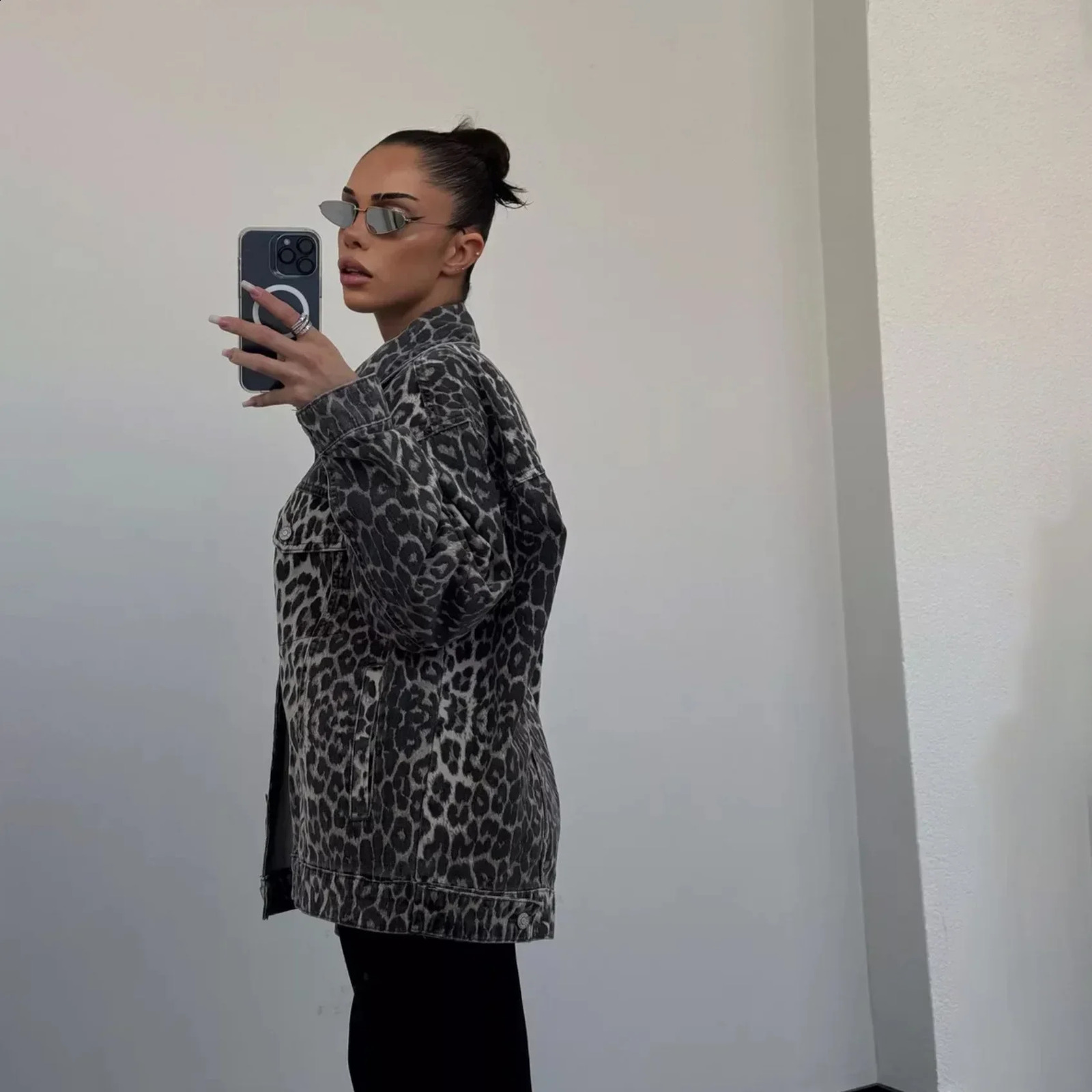 Autumn 2024 Elegant Single Breated Denim Jacket Women Pocket Straight High Street Basic Boyfriend Style Korean Denim Coat 240814
