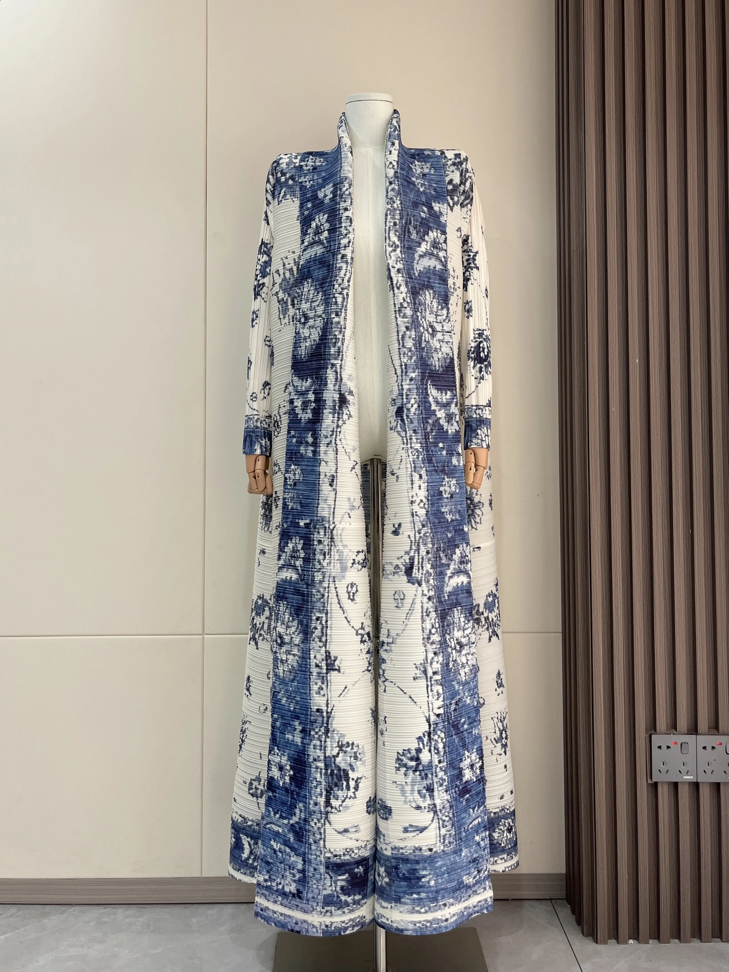 Wrinkled original printed long sleeved jacket for women windproof autumn and winter Abaya style open top plus dress 240814