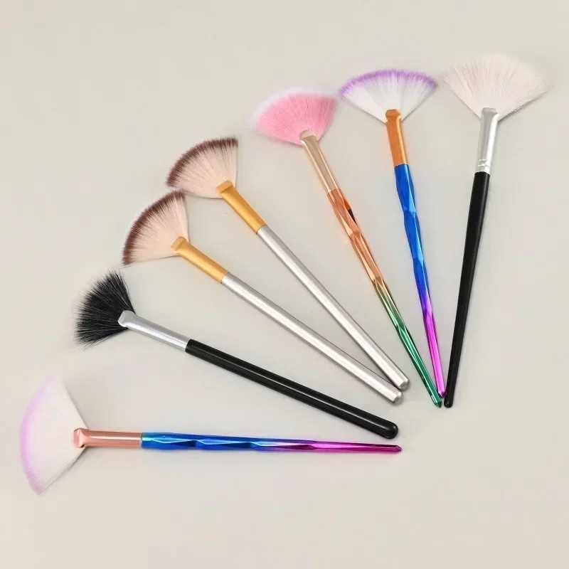 New practical facial brush fan makeup brush soft portable facial mask brush beauty tool W240814