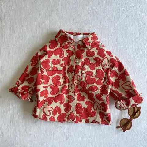 2022 autumn fashion printed heart-shaped jacket for girls and boys baby and childrens jacket casual design W240807