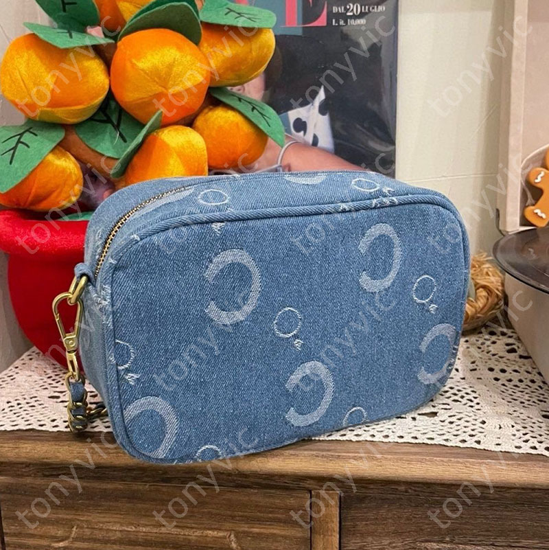 Denim Womens Designer Cosmetic Bag Woman Luxury Cosmetics Bags Toiletry Wash Pouch Shoulder Bag Branded Crossbody Bags Everyday Use AWD2408151