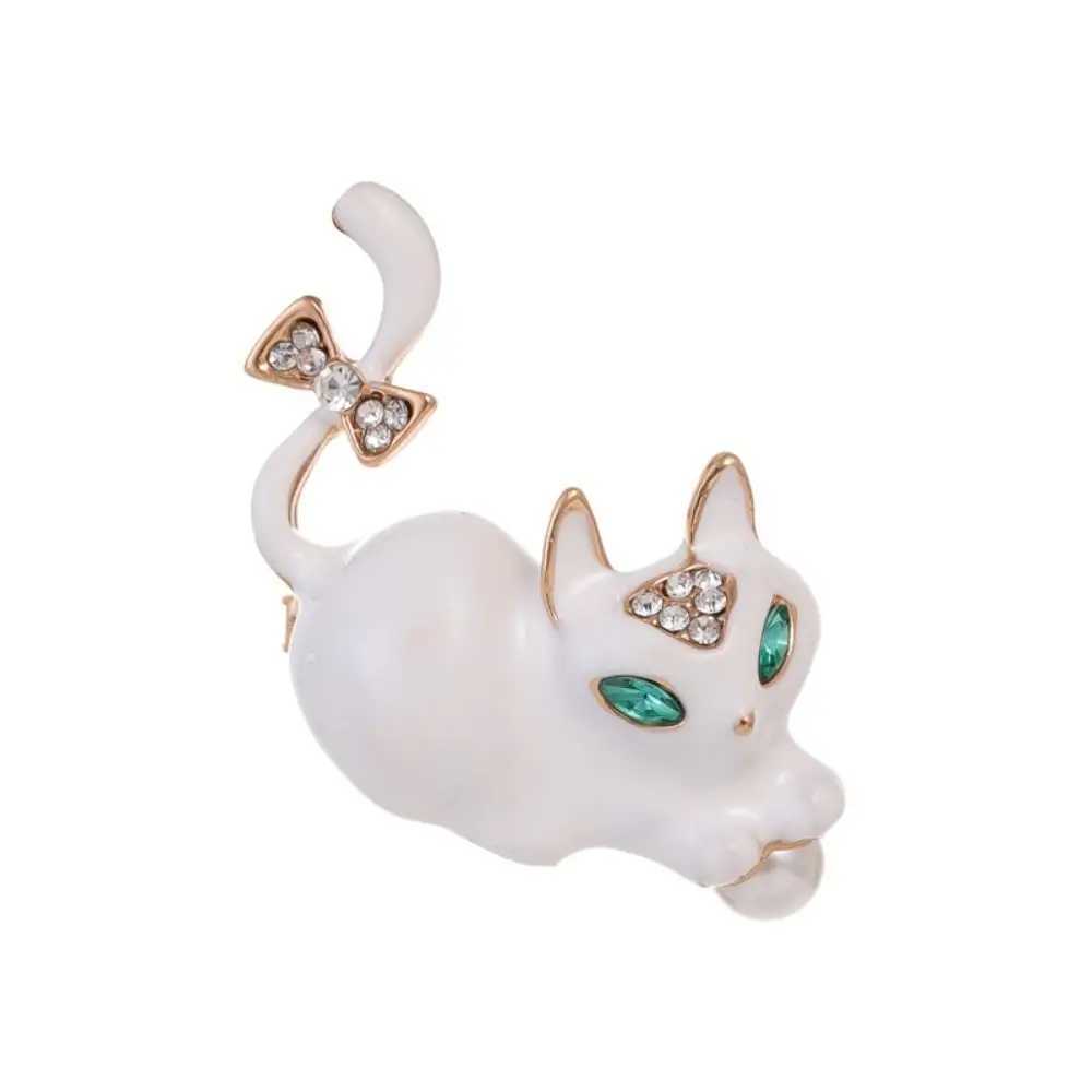 Exquisite green eyed cat kitten badge pearl brooch cat enamel brooch retro cute rhinestone brooch W240815