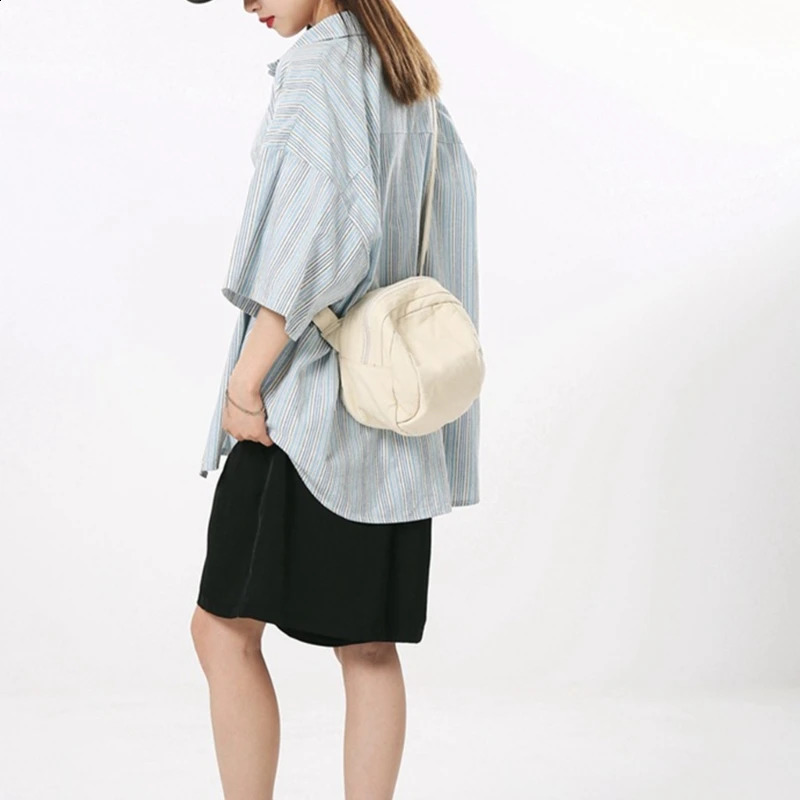 Round Shoulder Bag with Pocket Compact and Versatile Womens Crossbody Pack for Travel Shopping 240814