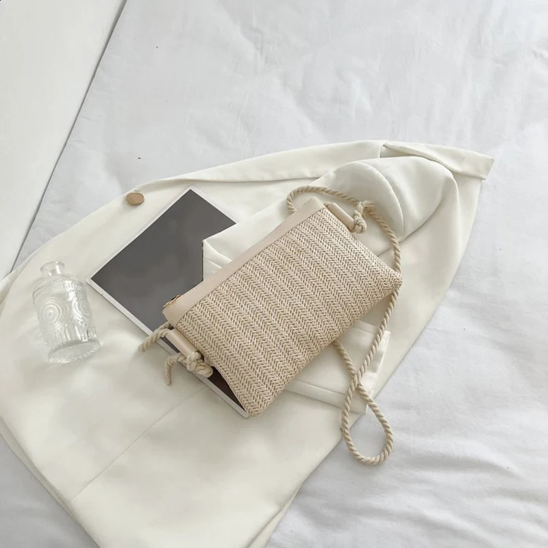 Fashion Woven Straw Bag Handmade Rattan Crossbody Handbags Knit Summer Beach Small Purse Women Shoulder Messenger Bags 240814