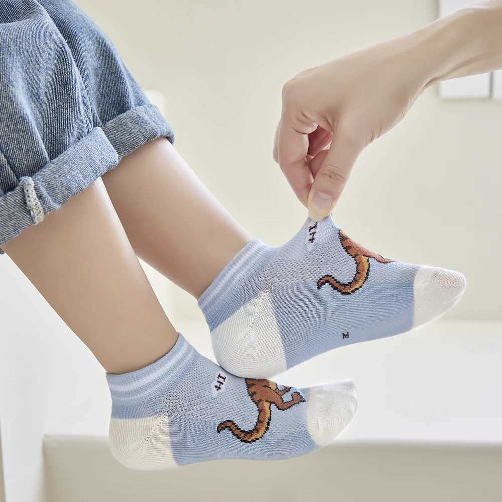 5 pairs/batch of boys dinosaur socks 2024 new summer comfortable breathable casual soft childrens socks student sports socks 1-12 years W240814