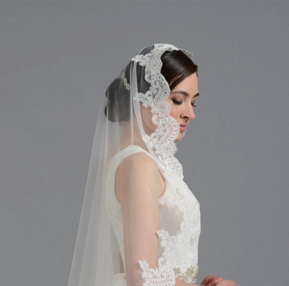 Simple Wedding Veil One Layer Long Fingertip Length Veils Appliques Edge Custom Made Bridal Accessories High Quality Elegant