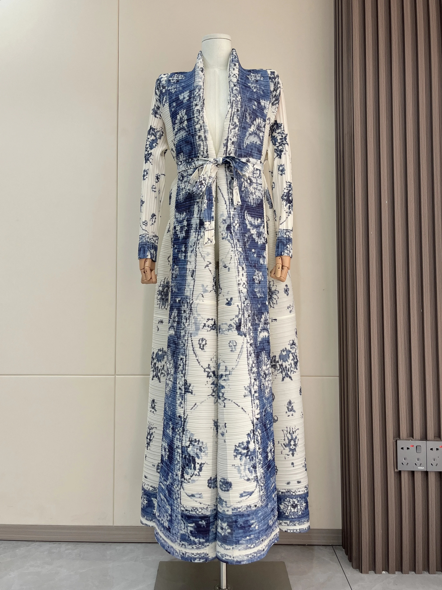 Wrinkled original printed long sleeved jacket for women windproof autumn and winter Abaya style open top plus dress 240814