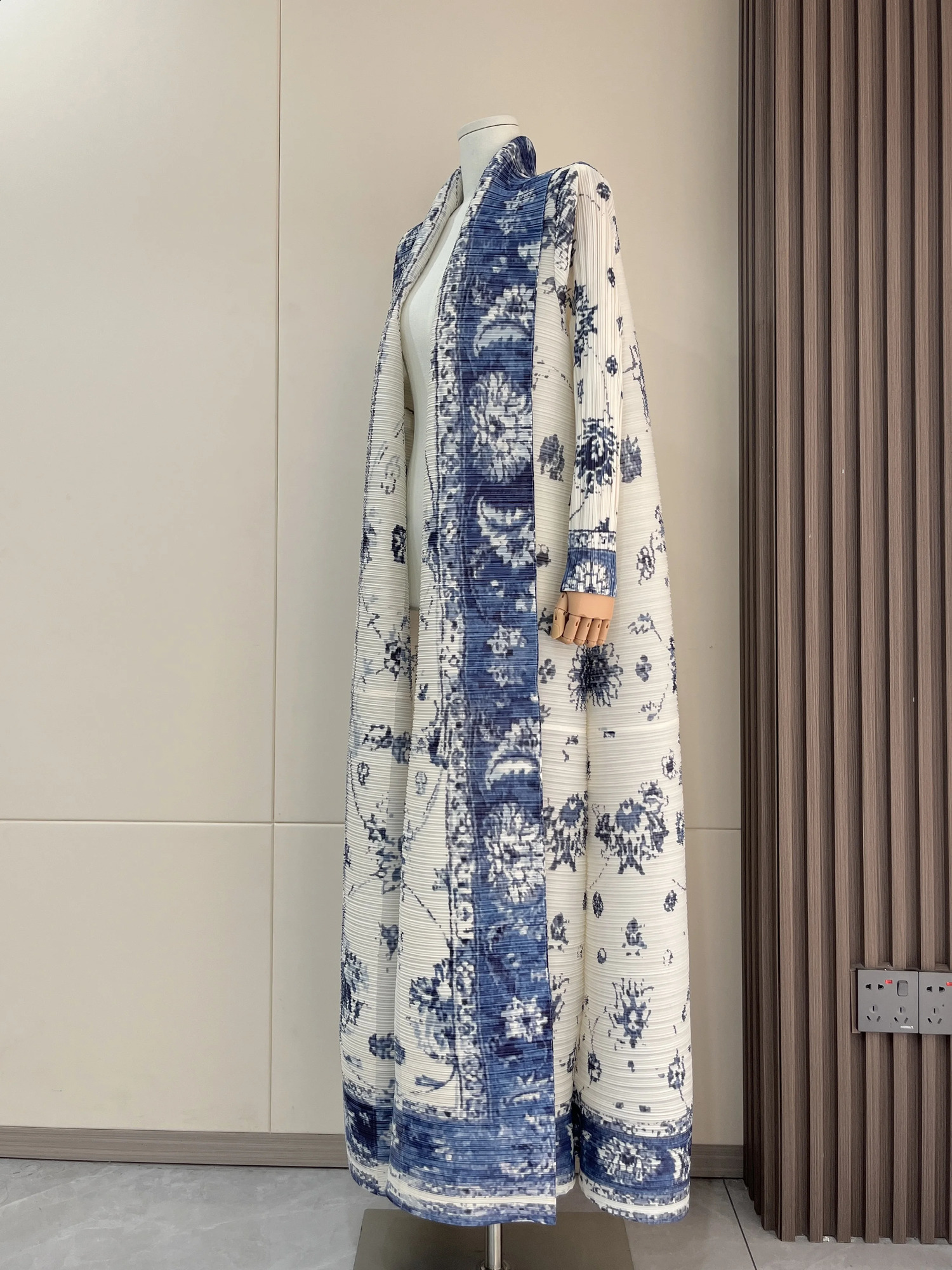 Wrinkled original printed long sleeved jacket for women windproof autumn and winter Abaya style open top plus dress 240814