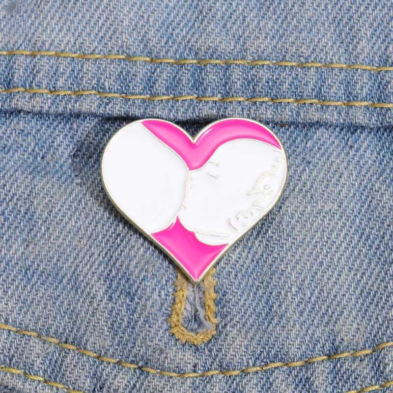 Customized mother and baby enamel pins for breast feeding chest lapel badges love childrens jewelry gifts direct shipping W240815