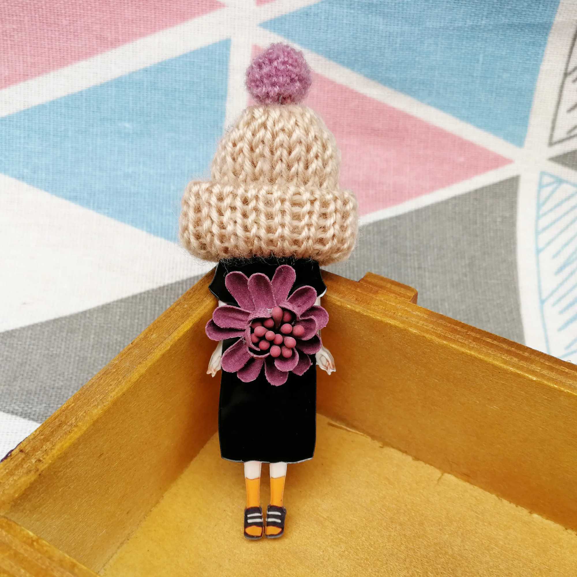 Harajuku womens brooch and floral badge with elegant acrylic cartoon pattern wool hat brooch fashion jewelry accessories W240815