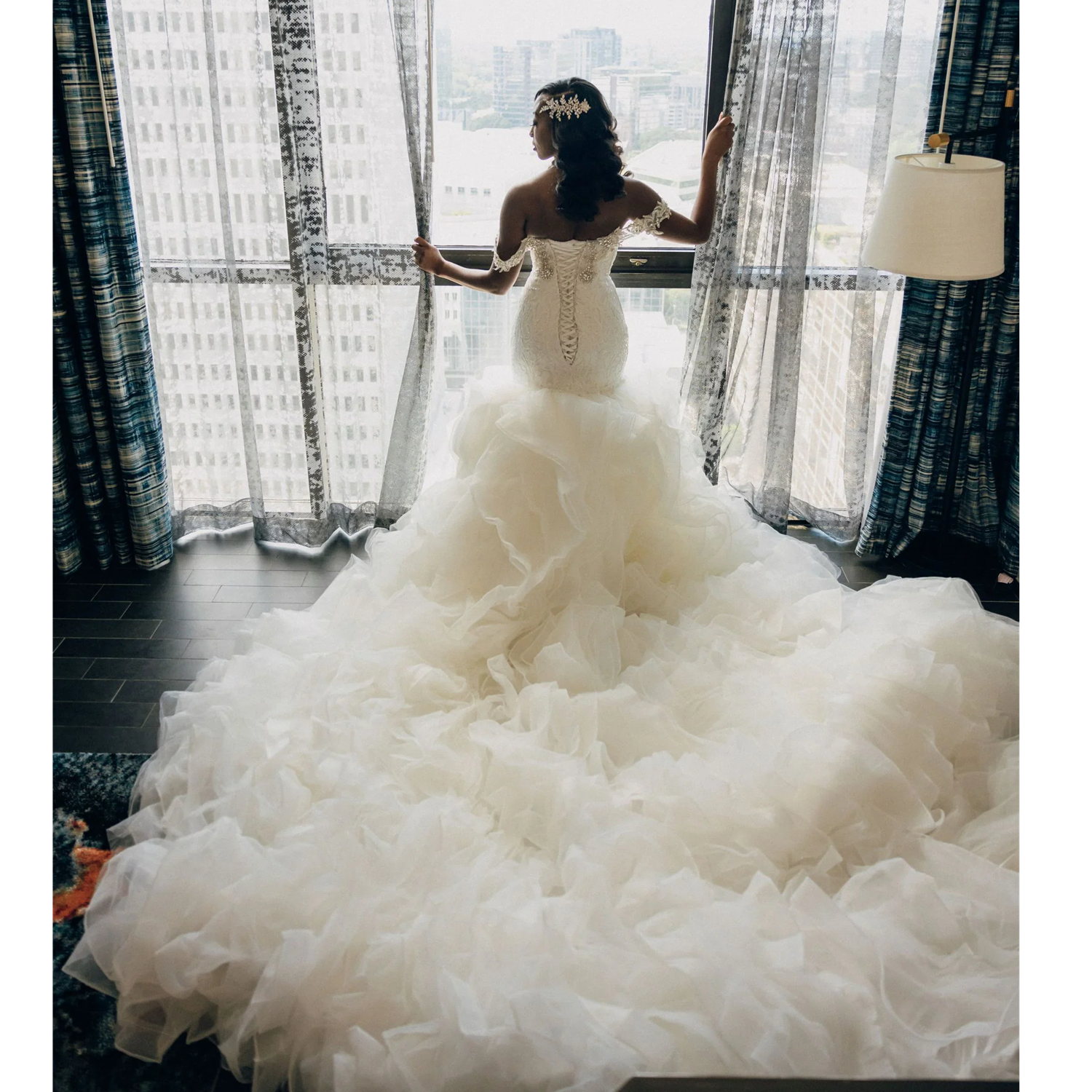 Luxury Appliques Mermaid Wedding Dress Tiered Ruffles Long Train Beaded Bridal Gowns Saudi Arabic Luxury Vestido de Novia