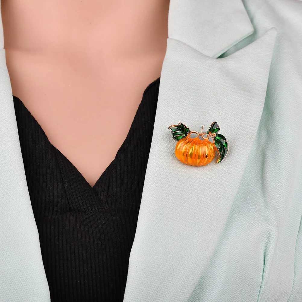 1 piece of Brooch Breastpin alloy pumpkin plant shaped design for Halloween decoration (yellow) W240815