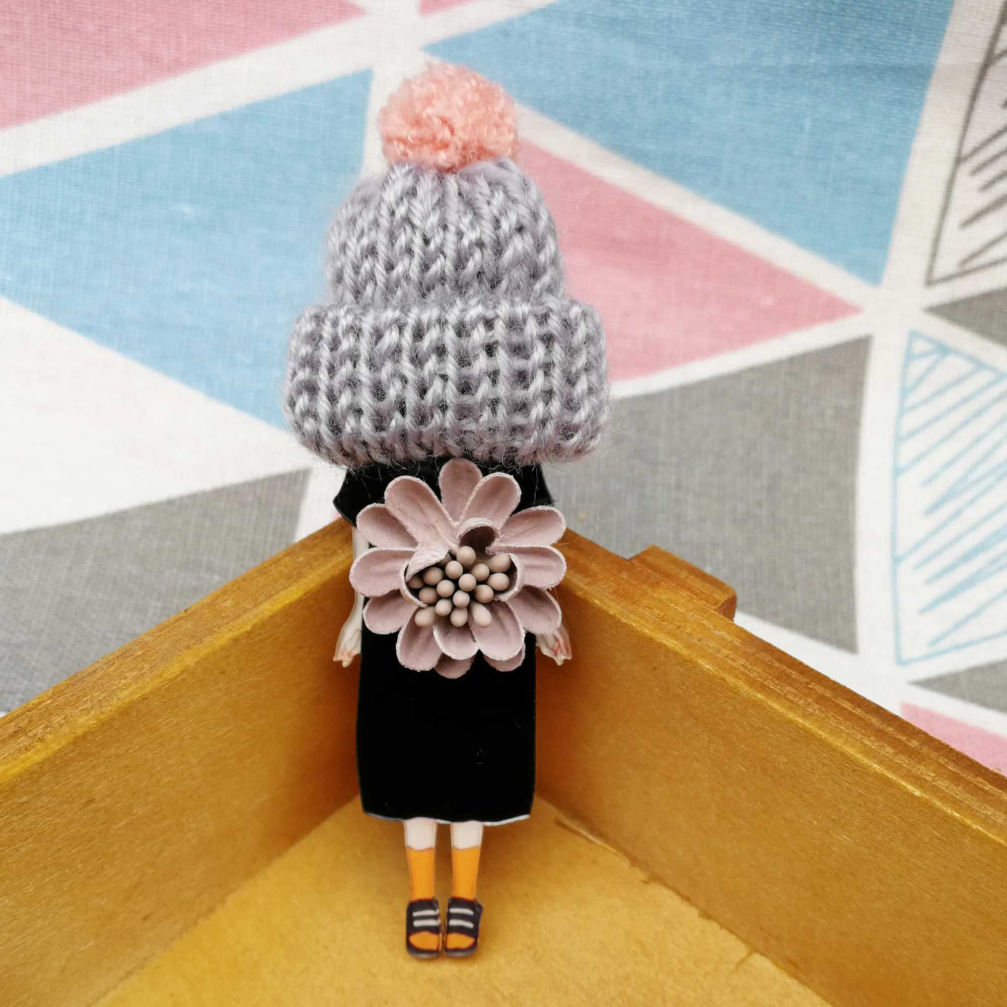 Harajuku womens brooch and floral badge with elegant acrylic cartoon pattern wool hat brooch fashion jewelry accessories W240815