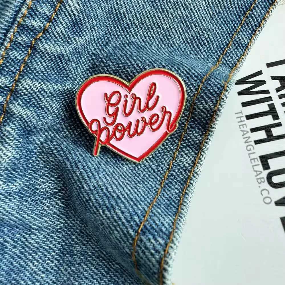 New fashion cute pink heart-shaped brooch for women unisex metal English letter lapel brooch bag clothing version brooch gift W240815