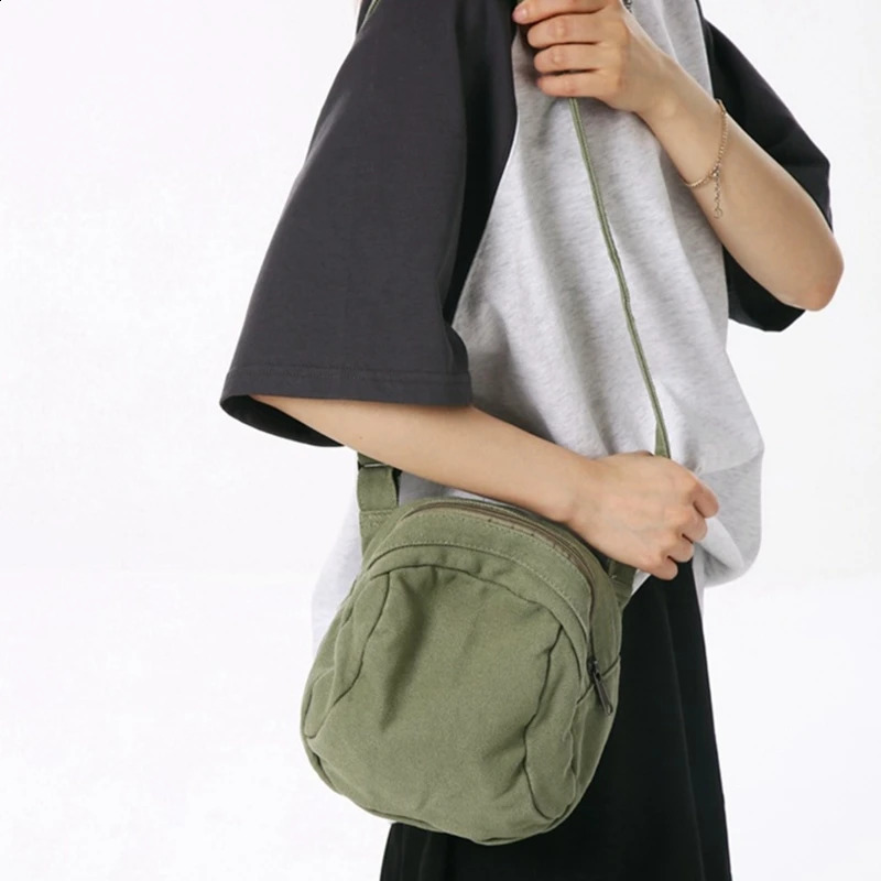Round Shoulder Bag with Pocket Compact and Versatile Womens Crossbody Pack for Travel Shopping 240814