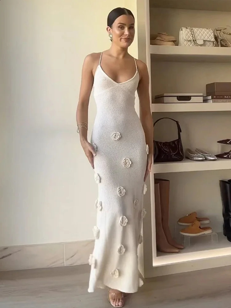 Elegant 3D Flower Knitted Long Dress Women Deep V-neck Spaghetti Strap Backless Sleeveless Beach Dresses 2024 Summer Lady Robes 240814