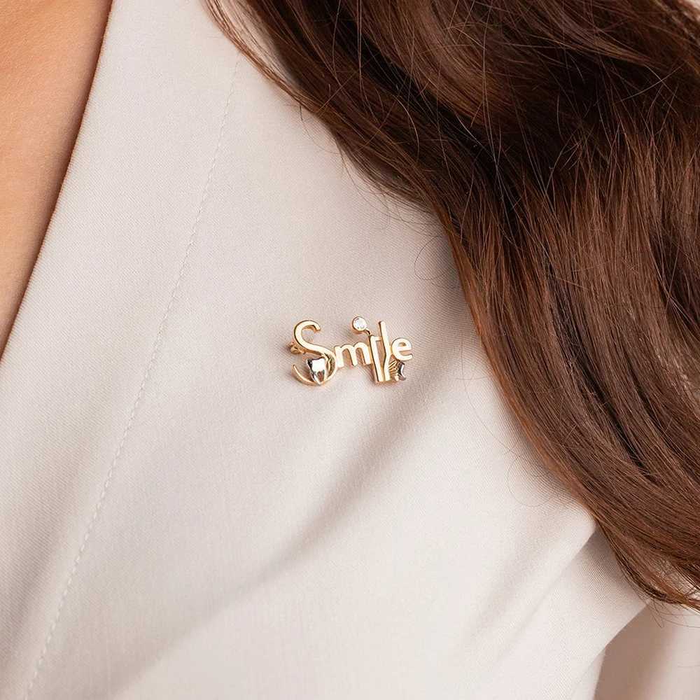 DCARZZ Smile Unique Dental Toothbrush Mirror Pin Creative Oral Dental Medical Jewelry Collar Badge Gift W240815
