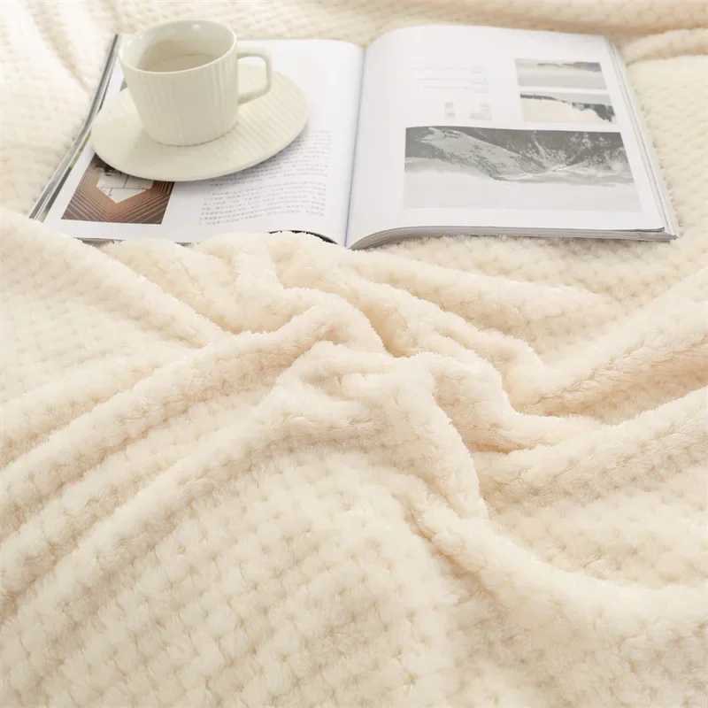 Thickened Solid Color Flannel Pineapple Plaid Baby Blanket Swaddle Blanket Children Sofa Blanket Throw Blanket Y240815