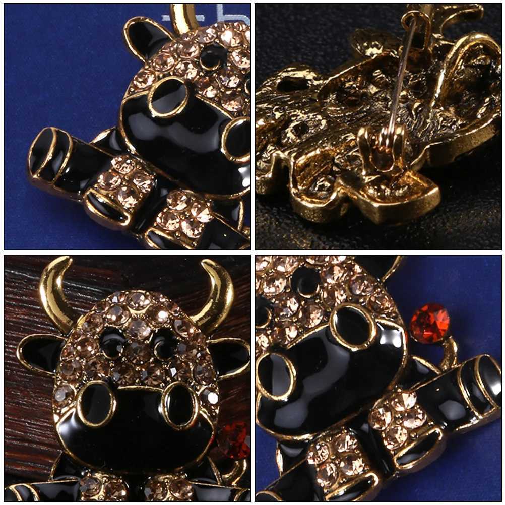 Cow breast rhinestone clothing rhinestone cartoon alloy womens brooch Miss W240815