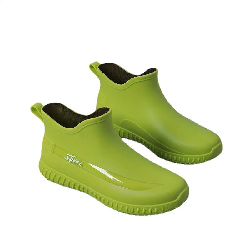 Fashionable short rain mens boots anti slip and waterproof kitchen rubber shoes car wash shoes water-resistant shoes and cotton winter shoes 240821