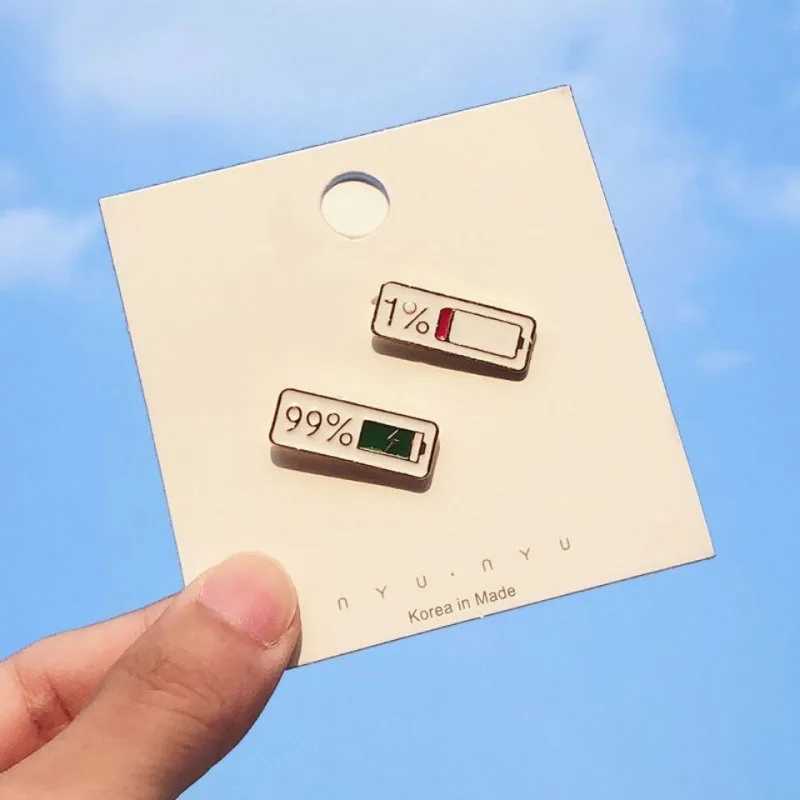 Creative Power Brooches Cute Enamel Classic Square Brooch Brand Interesting Emotion Percentage Medal Fashion Couple Pin Jewelry Lover W240815