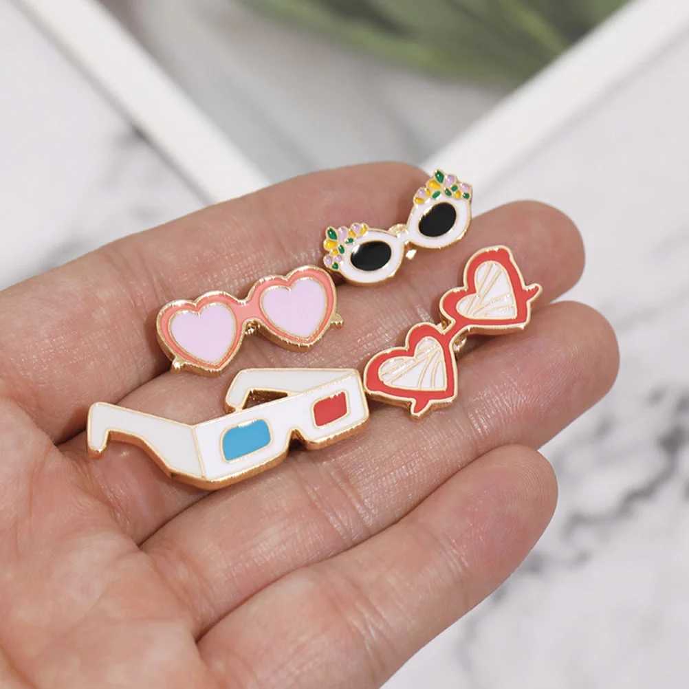 4 pieces of clothing props decorative brooches Hawaiian series brooches backpacks Hawaii W240815