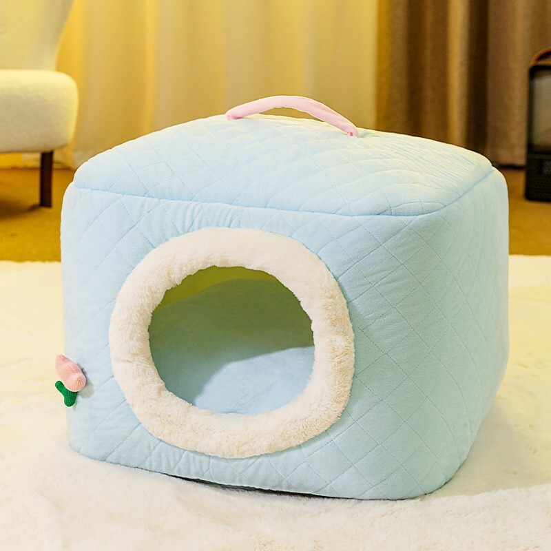 Comfortable Small Dog Kennel with Insulated Bed - Perfect for Cold Weather Use