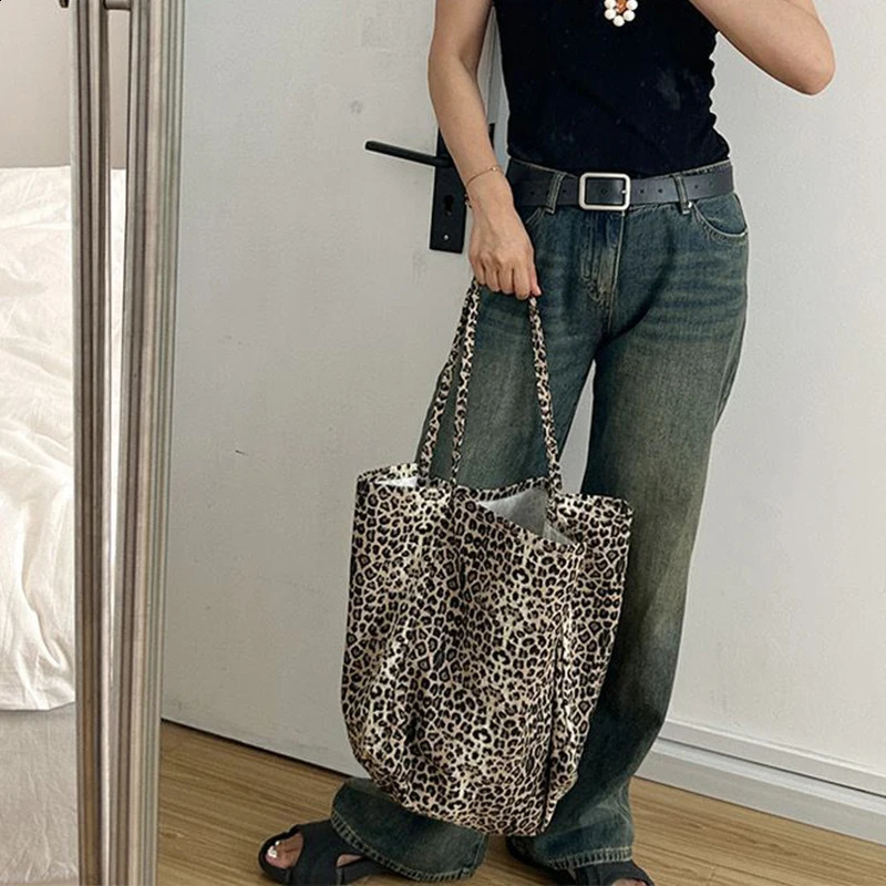 Fashion Womens Bag Leopard Pattern Crossbody Handbag Large Capacity Shoulder Shopping Simple Canvas Female Bags 240814