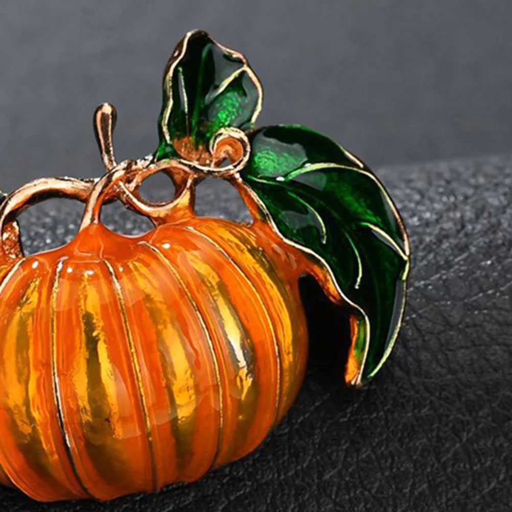 1 piece of Brooch Breastpin alloy pumpkin plant shaped design for Halloween decoration (yellow) W240815
