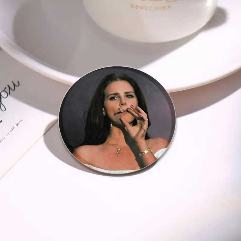 32/44/58mm Lana Del Ray brooch pop singer badge handmade tinplate brooch backpack clothing gift accessory brooch W240815